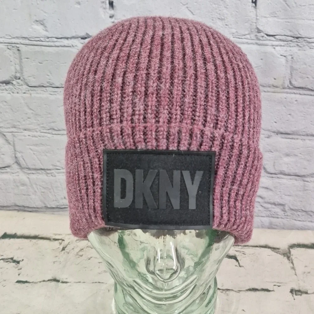DKNY Heather Plum Beanie One Size Warm Stretch Knit Winter Ski Hat‎
